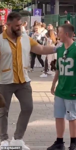 Jason Kelce surprises a fan in London