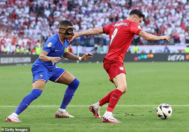 The pair collided during France's draw with Poland, with Lewandowski accidentally hitting his opponent's broken nose