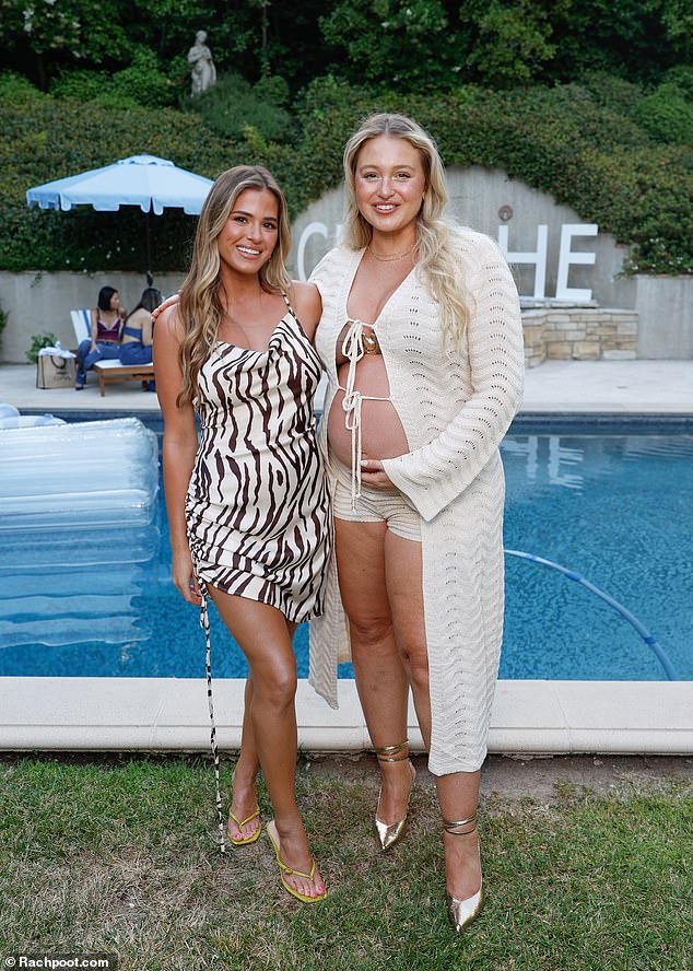 She posed with model Iskra Lawrence, who is currently pregnant with her second child