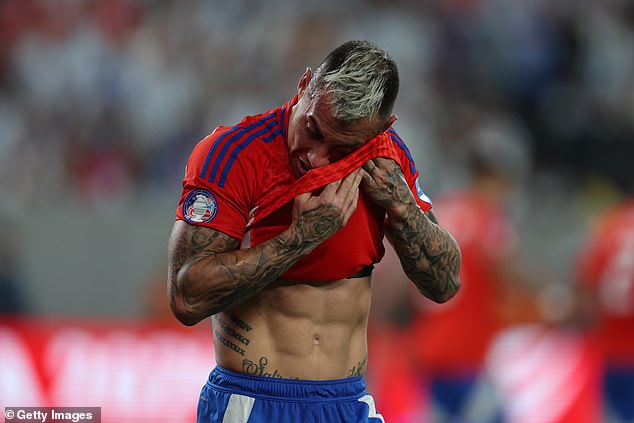 Chilean player Eduardo Vargas wipes his brow during the defeat to Argentina in New Jersey