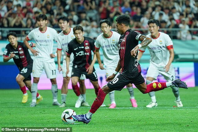 Lingard successfully converted a penalty in the 56th minute of the K League 1 match