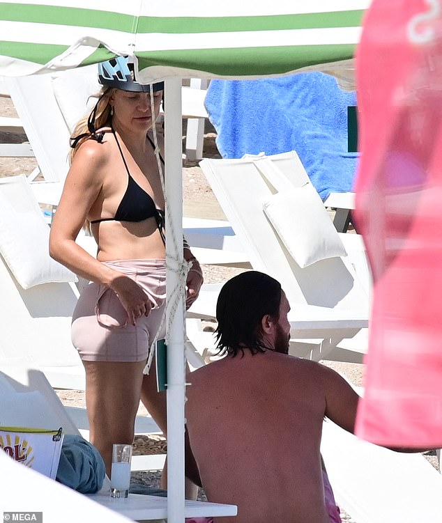 The Almost Famous star looked stylish for her day at the beach