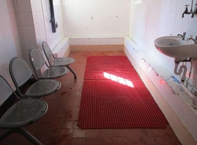 A washroom in HMP Wandsworth photo in 2022