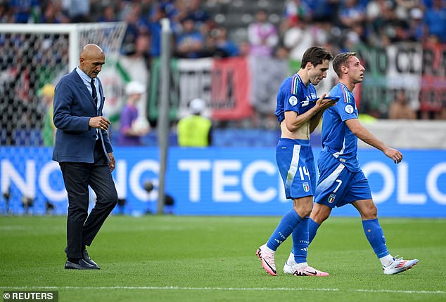 Luciano Spalletti's (left) first major tournament debut with Italy ends in last-16 elimination