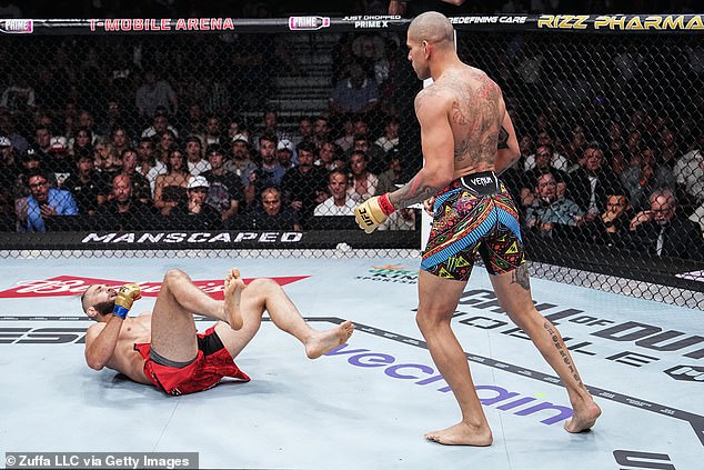 1719725787 871 Alex Pereira delivers SPECTACULAR head kick KO at UFC 303