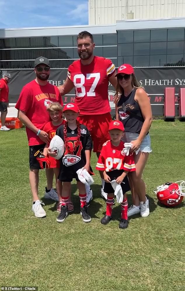 Travis Kelce and Patrick Mahomes took the time to talk to a young cancer survivor