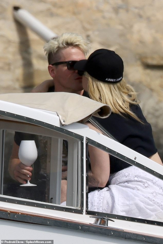 Avril Lavigne was seen passionately kissing a mystery man on a boat in Lake Como, Italy