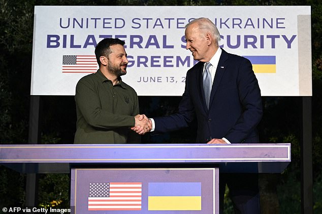 President Joe Biden and Ukrainian President Volodymyr Zelensky during the G7