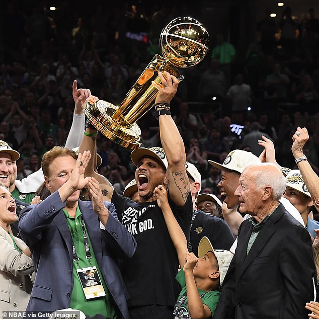 Boston Celtics head coach Joe Mazzulla (center) credited Pep Guardiola for his advice