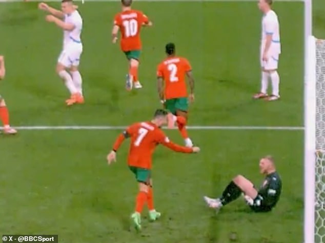 Cristiano Ronaldo celebrated in the face of the Czech goalkeeper after his team's late winner
