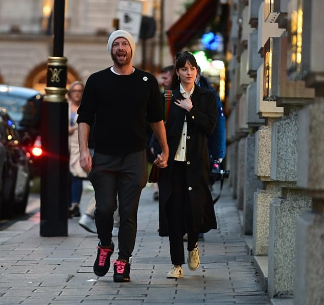 Dakota Johnson and Chris Martin are said to have had problems in their relationship, but are 'going strong' according to sources for People magazine;  they will be seen together in June 2022