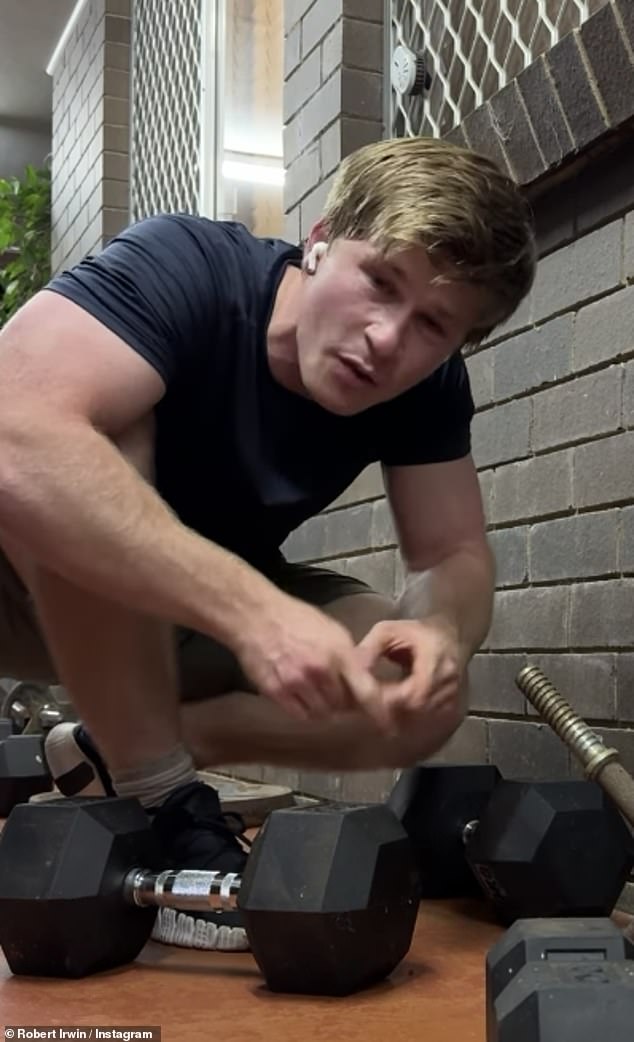 Robert Irwin's fans pointed out an impressive detail in his post when he urged weightlifters across Australia to always check for spiders hiding under their equipment