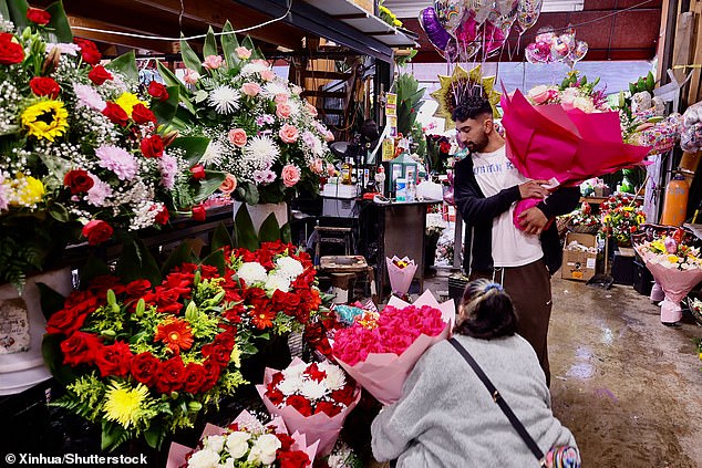 Research has found that more than a third of people suffer from writer's block when sending flowers to friends and family, ultimately leaving the card blank