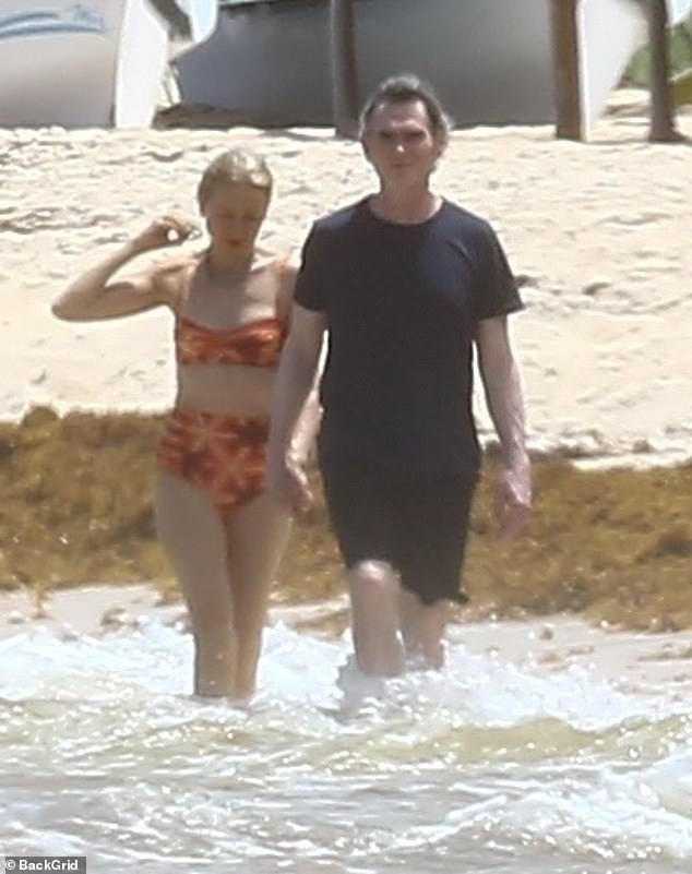 Naomi Watts put on a much-loved show with her husband Billy Crudup as they enjoyed a beach date on their honeymoon in Tulum, Mexico