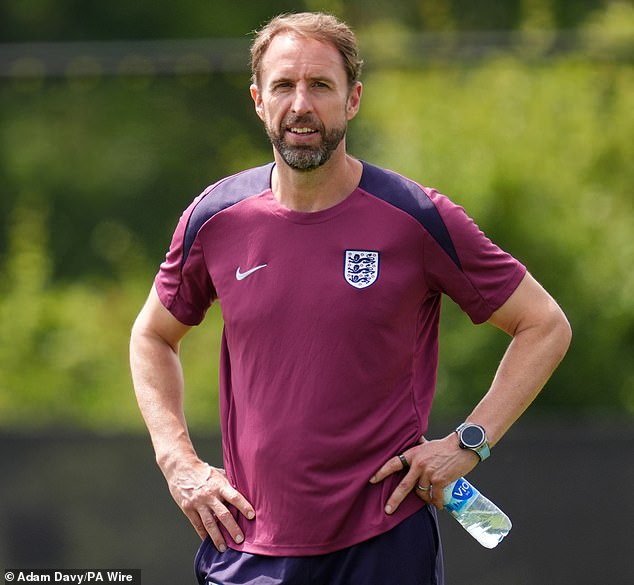 Gareth Southgate has called on his supporters to show their love for the England players on Sunday