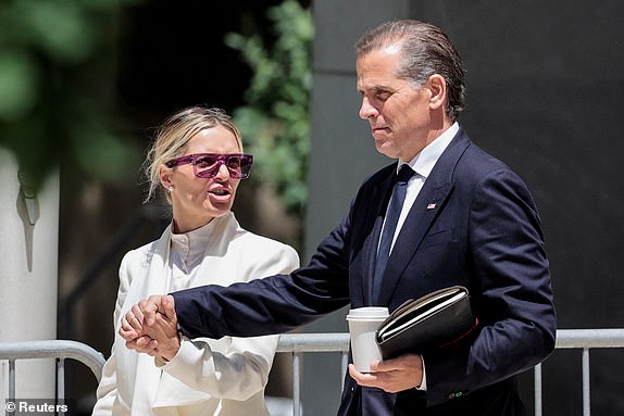 FILE PHOTO: Hunter Biden, son of US President Joe Biden, and his wife Melissa Cohen Biden, leave federal court during his trial on criminal weapons charges in Wilmington, Delaware, US, June 7, 2024. REUTERS/Hannah Beier/File Photo