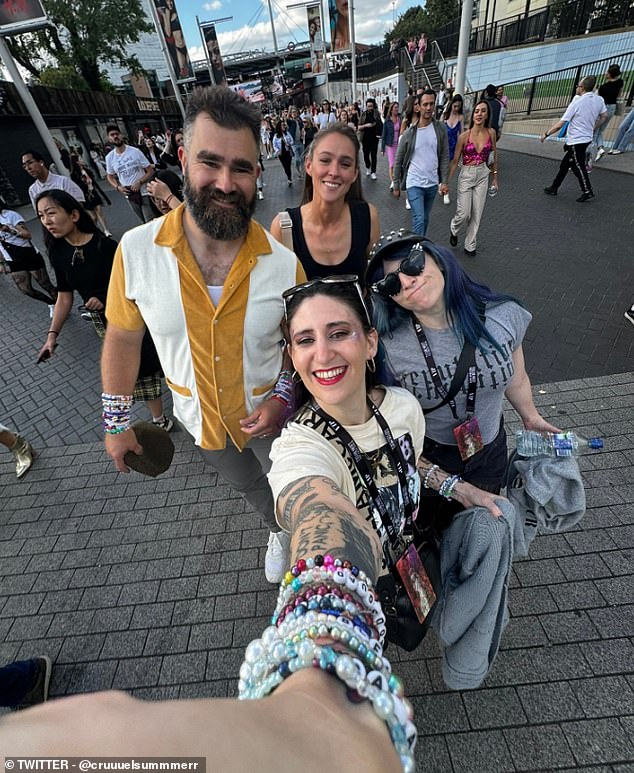 Jason and Kylie Kelce took a photo with some Taylor Swift fans before her Eras Tour show