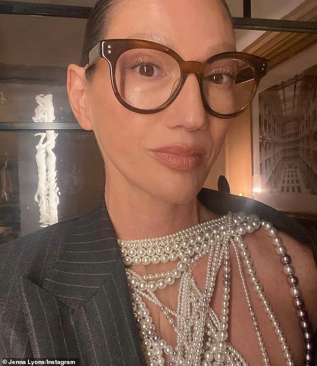 Jenna Lyons, who served as executive creative director and president of J.Crew from 2010 to 2017, recently held a sidewalk sale in New York City, where she sold tons of her iconic pieces.