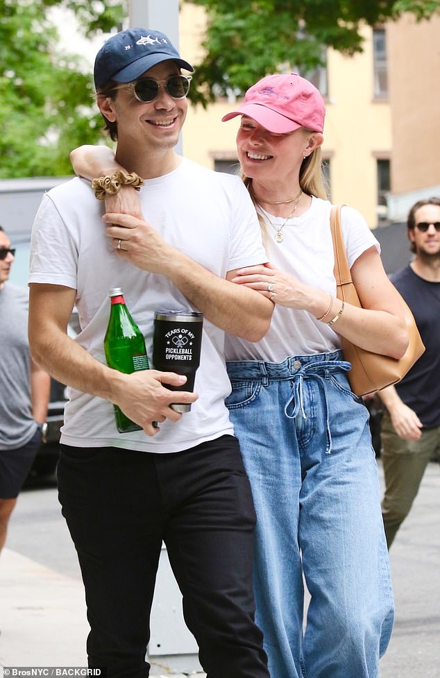 Justin Long and his wife Kate Bosworth were the epitome of relationship goals as they enjoyed a sweet stroll through New York on Friday