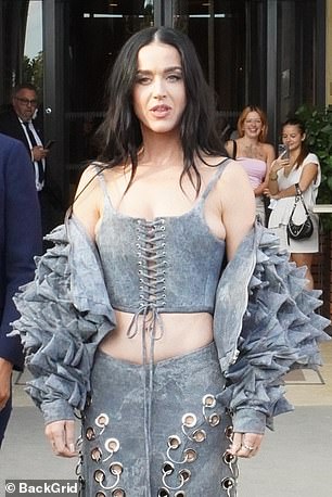 Her outfit consisted of a short corset that enhanced the cleavage and a form-fitting skirt with cutouts and adorned with metal hardware.