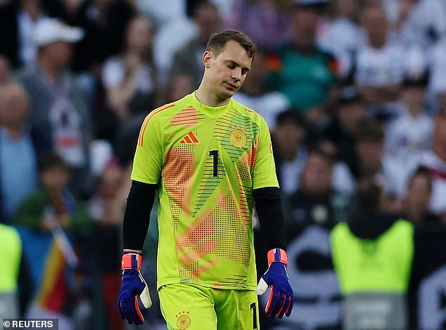 Manuel Neuer is in the worst team of the group stage, despite Germany advancing