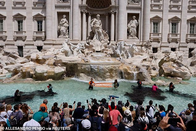 Seven activists entered the fountain at 11:30 am local time on Sunday