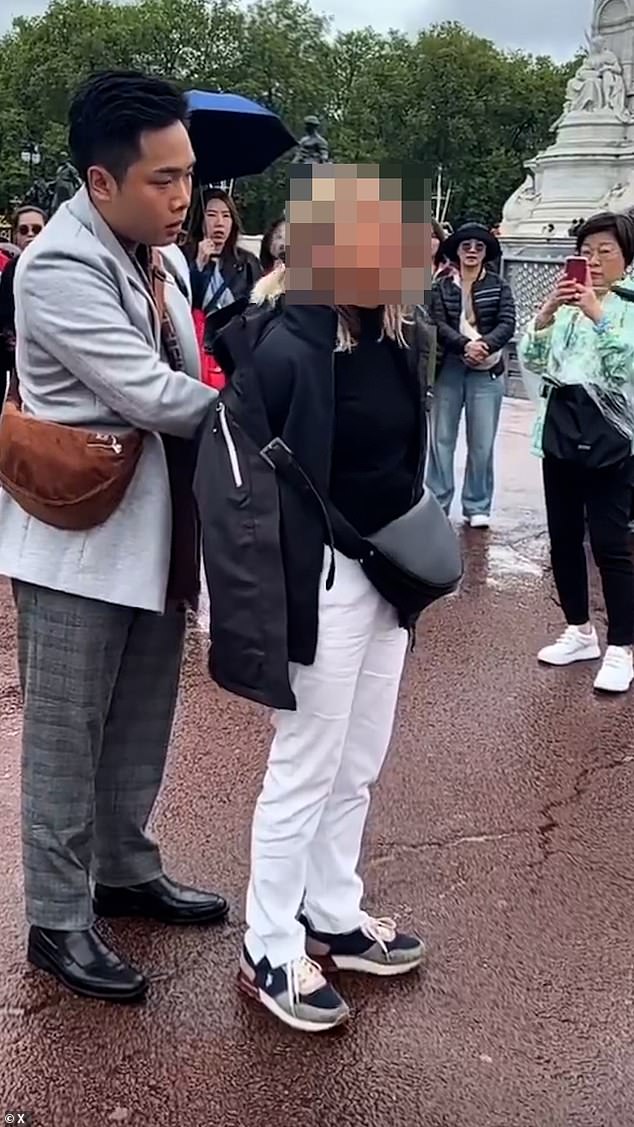 A 'tourist' was filmed grabbing and restraining a suspected pickpocket outside the gates of Buckingham Palace