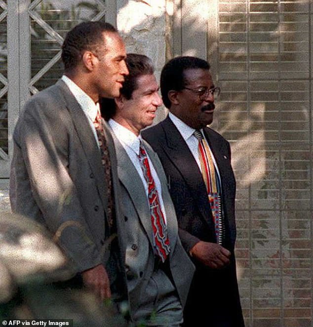 Simpson (L) walks with his friend Robert Kardashian (C) and lead attorney Johnnie Cochran