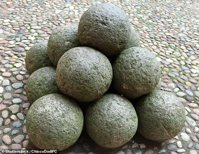 Cannonballs caused trouble for an airport visitor in Mexico City (image)