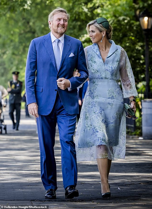 King Willem-Alexander and Queen Máxima walked arm in arm along the Brooklyn Heights Promenade