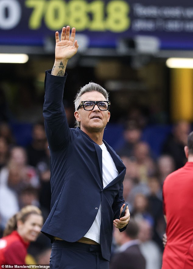 Robbie Williams Is Supported By His Wife Ayda Field At Soccer Aid As ...