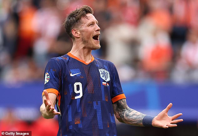 Substitute Wout Weghorst scored the winning goal as the Netherlands defeated Poland 2-1