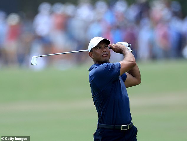 Tiger Woods began his battle to make the cut at the US Open at Pinehurst on Friday