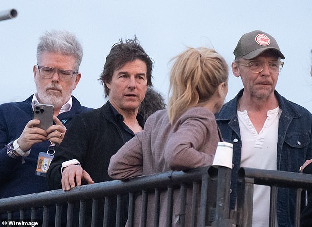 Tom Cruise was spotted singing Oasis's Don't Look Back In Anger with his Mission Impossible co-star Simon Pegg and Gillian Anderson at Glastonbury