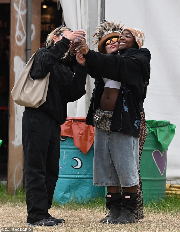 Florence was in good spirits as she hugged a friend before posing for selfies in her festival outfit