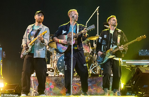 Coldplay headlined the Pyramid Stage on Saturday night and fans said it was 'the biggest crowd ever'