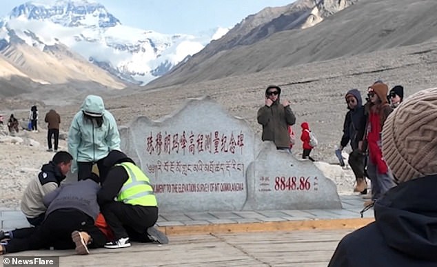 An Everest Border Police officer noticed the commotion and managed to separate the fighting men