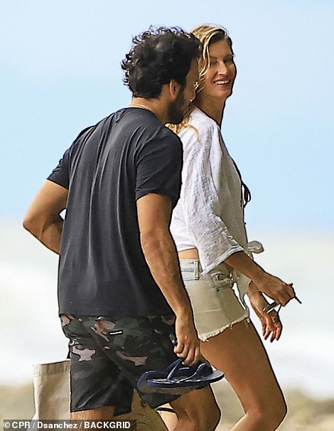 The couple looked in love as they walked onto the beach together