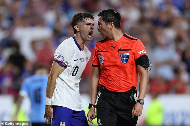 Emotions ran high during the match; in the photo Christian Pulisic shouts in the face of the referee