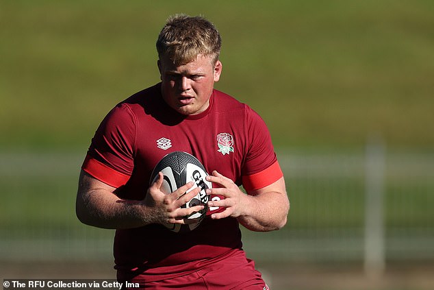 Fin Baxter, 22, makes his debut as England seek their first All Blacks win since 2003