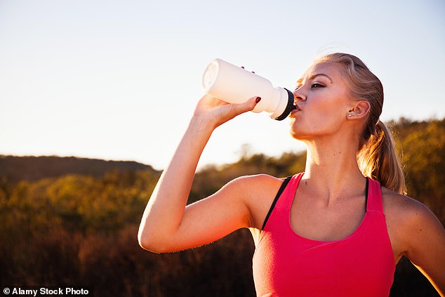 The Mayo Clinic recommends that men drink 15.5 cups (3.7 liters) of water per day and women drink 11.5 cups (2.7 liters)