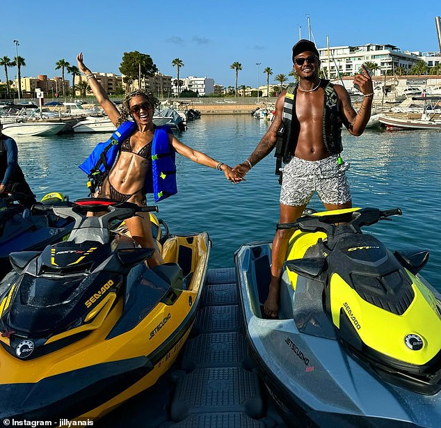 The couple in love headed to the calm waters of Ibiza to go jet skiing