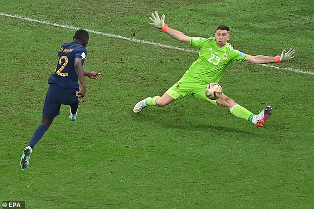 Emiliano Martinez's intervention against France sent the World Cup final to penalties