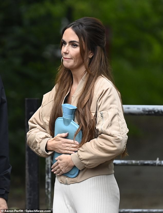 She was seen keeping warm by holding a hot water bottle between scenes