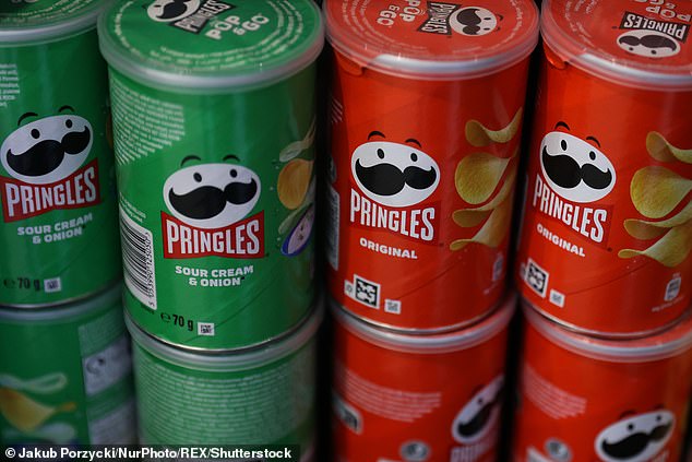 A 28g serving of American Pringles contains 150 calories, 2.5g saturated fat, 150mg sodium and zero grams of sugar. A 30g serving of European Pringles contains 159 calories, 0.9g saturated fat, 120mg sodium and zero grams of sugar.