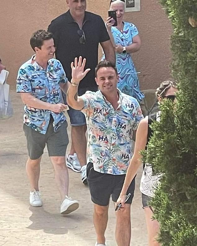 The sudden appearance of the TV presenter duo, both 48, in beachwear at the Protur Bonaire Hotel in Cala Bona, caused a wildfire among the guests