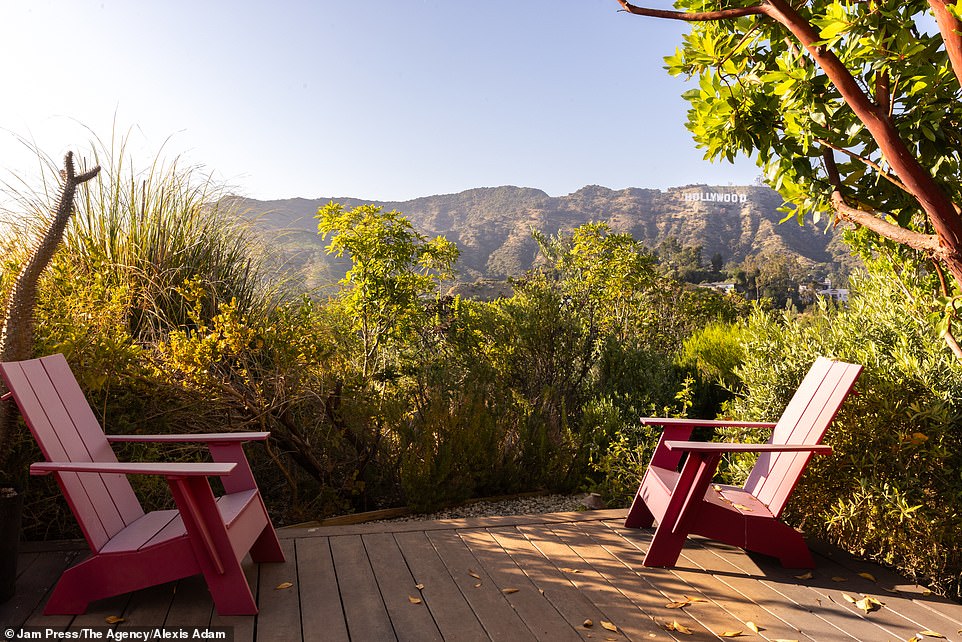 The highlight of the property is undoubtedly the unique view of the infamous Hollywood sign