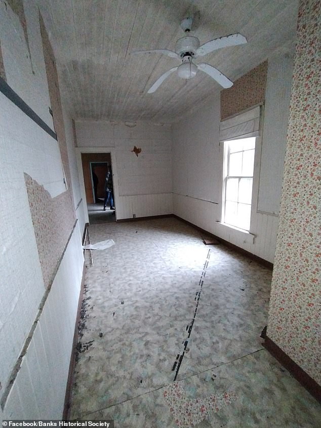 The interior of the house was a lot less historic with gaudy wallpaper and linoleum