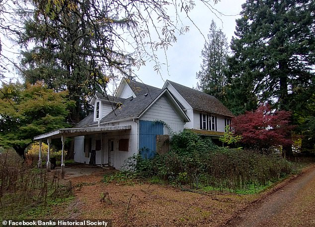 The Historical Society had hoped that the house could be converted into a museum and that the land surrounding it could be turned into a park.