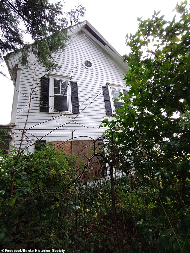 The house can be viewed shortly before its final demolition